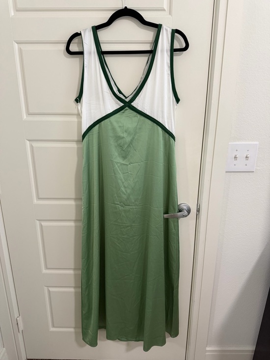 Dresses & Skirts - Green and White Sleeveless Maxi Dress